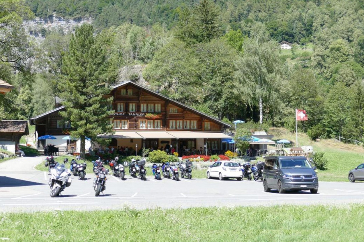 Fahrradfahrer Landgasthof Tännler in Innertkirchen-Wyler